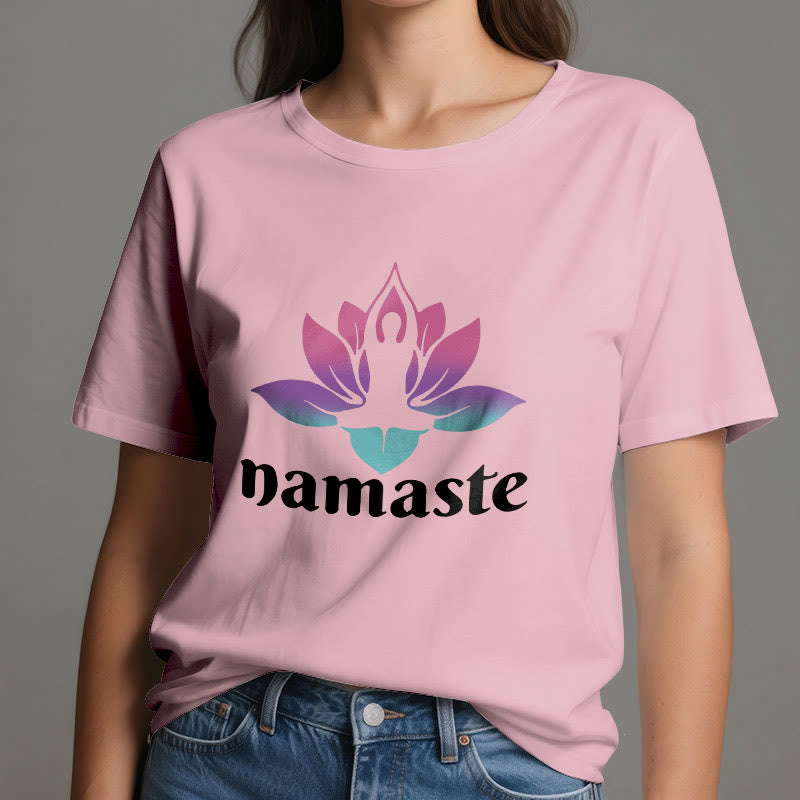 Olivenorma – T-Shirt aus Baumwolle mit „Namaste Lotus“-Print