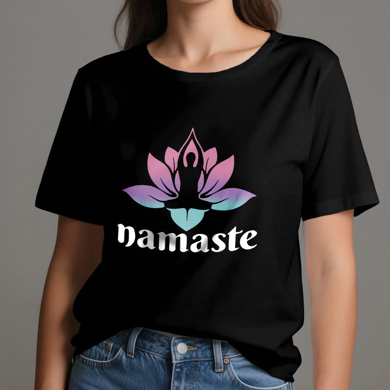 Olivenorma – T-Shirt aus Baumwolle mit „Namaste Lotus“-Print