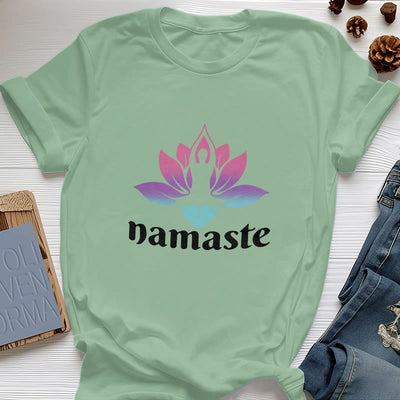 Olivenorma – T-Shirt aus Baumwolle mit „Namaste Lotus“-Print
