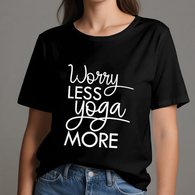 Olivenorma Yoga-T-Shirt mit dem Aufdruck „Worry Less, Yoga More“ - image 9