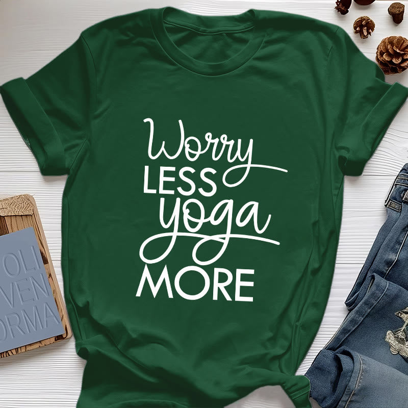 Olivenorma Yoga-T-Shirt mit dem Aufdruck „Worry Less, Yoga More“ - Dunkelgrün - 2XL - image 20