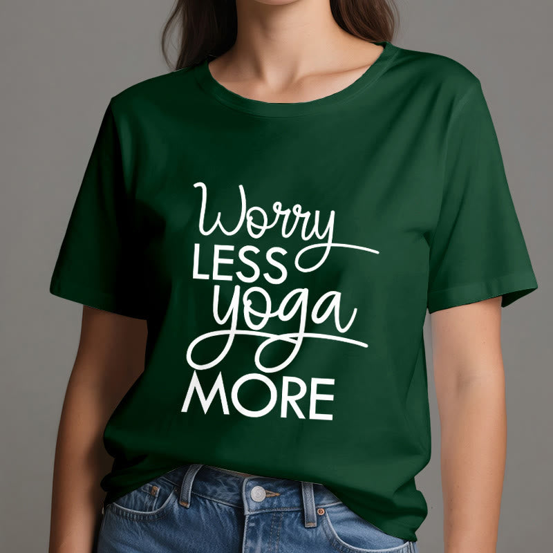 Olivenorma Yoga-T-Shirt mit dem Aufdruck „Worry Less, Yoga More“ - image 21