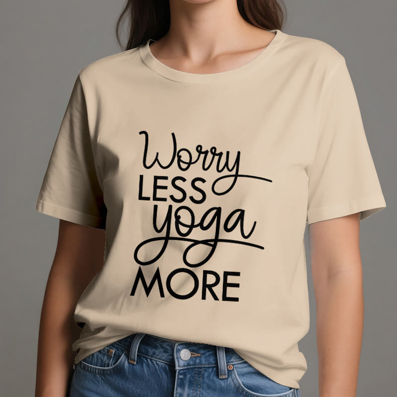 Olivenorma Yoga-T-Shirt mit dem Aufdruck „Worry Less, Yoga More“ - image 11