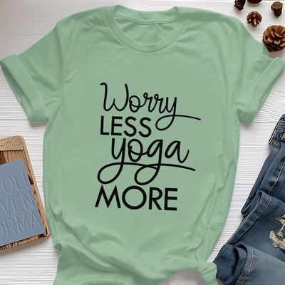 Olivenorma Yoga-T-Shirt mit dem Aufdruck „Worry Less, Yoga More“ - Hellgrün - 2XL - image 18