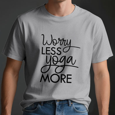Olivenorma Yoga-T-Shirt mit dem Aufdruck „Worry Less, Yoga More“ - image 4