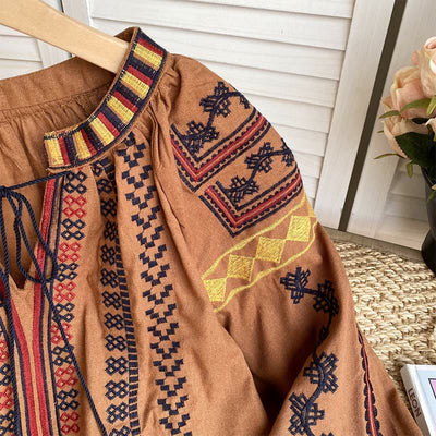 Olivenorma Damenhemd im Bohemian-Stil mit Stickerei und Laternenärmeln