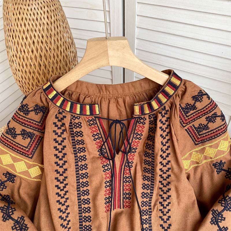Olivenorma Damenhemd im Bohemian-Stil mit Stickerei und Laternenärmeln