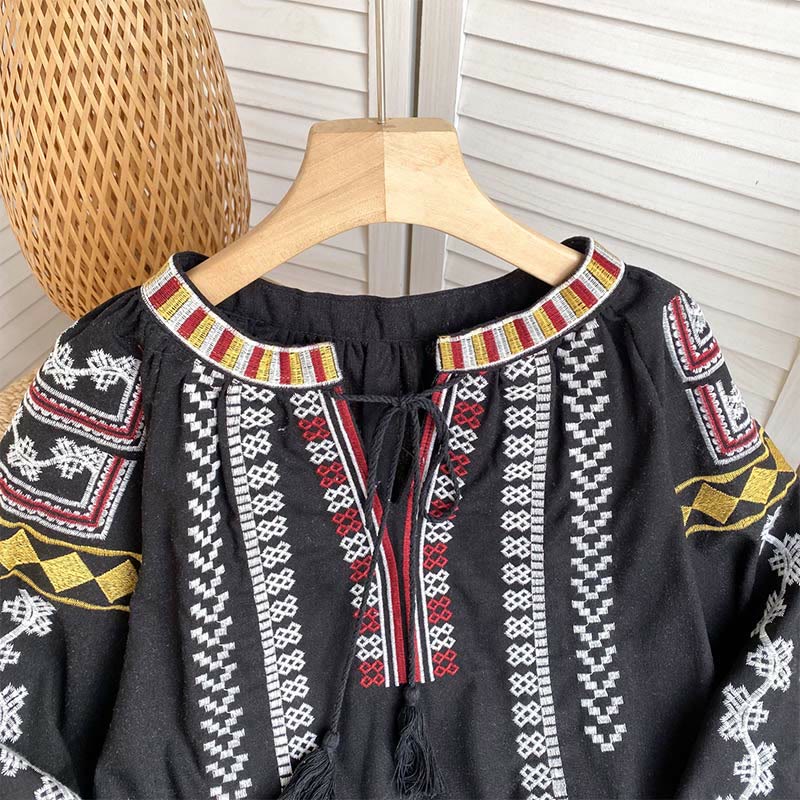 Olivenorma Damenhemd im Bohemian-Stil mit Stickerei und Laternenärmeln