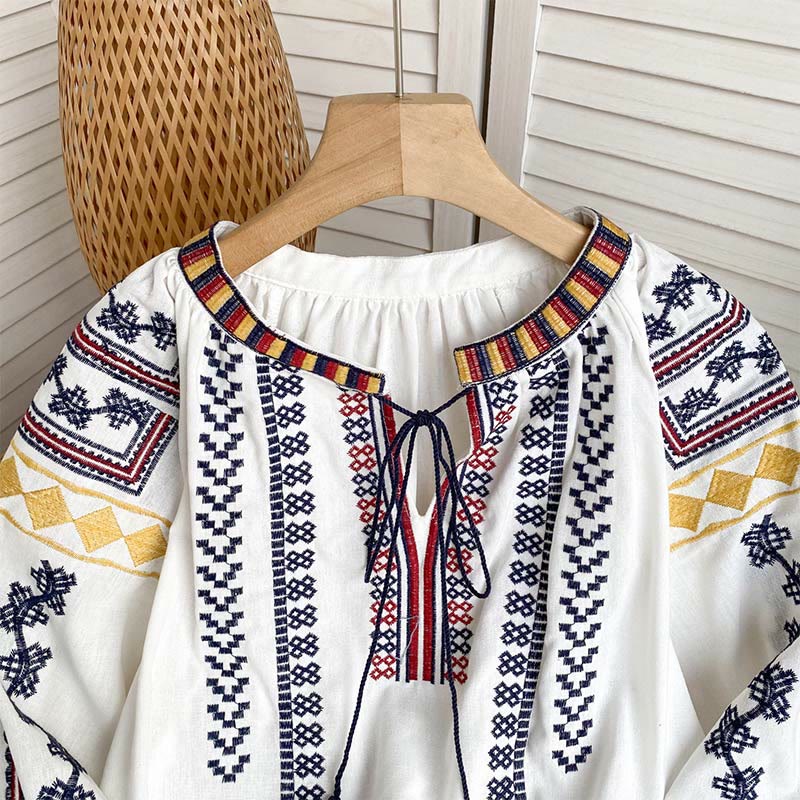 Olivenorma Damenhemd im Bohemian-Stil mit Stickerei und Laternenärmeln