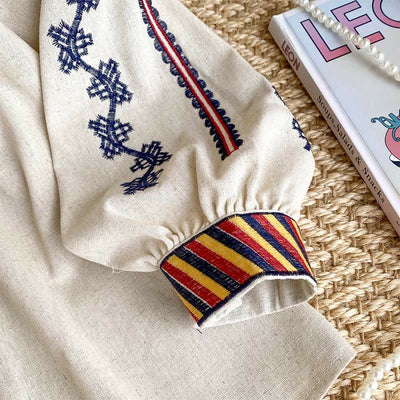 Olivenorma Damenhemd im Bohemian-Stil mit Stickerei und Laternenärmeln
