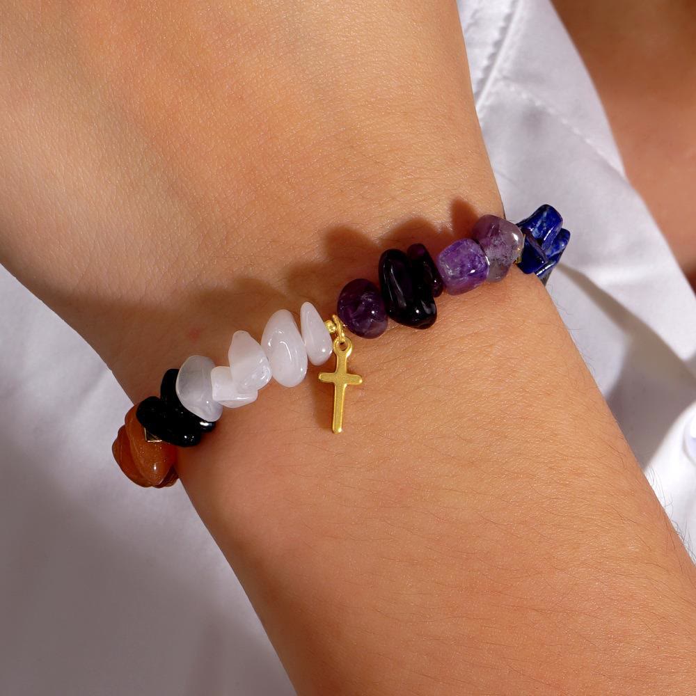 Olivenorma Stretch-Armband mit Heilkristallen und Regenbogen-Kieskreuz - image 3