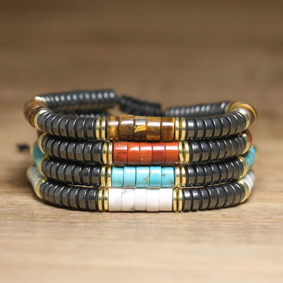 Olivenorma – Verstellbares, geflochtenes Perlenarmband mit Naturkristallen - image 1