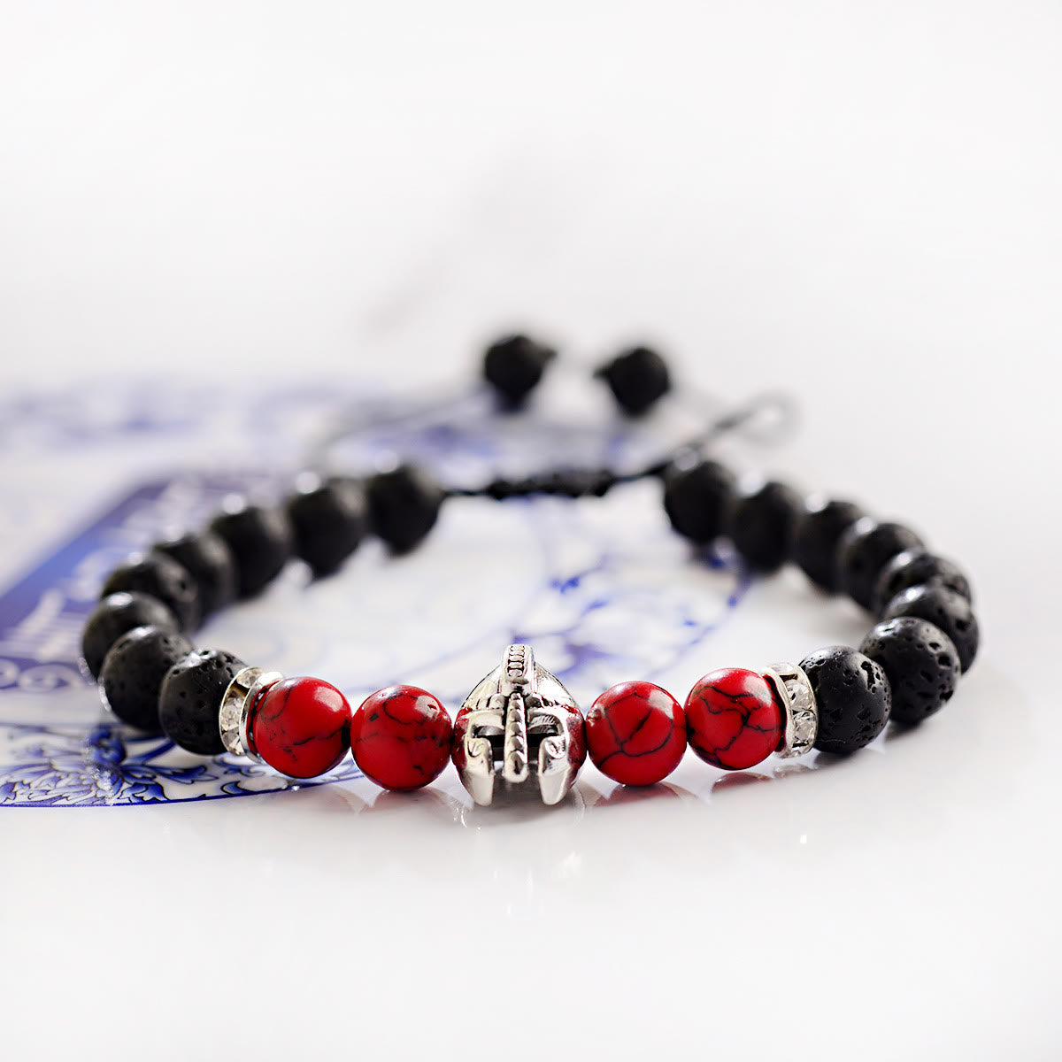 Olivenorma 8 mm verstellbares Edelsteinarmband mit Spartan-Kriegerhelm - Lavastein + Roter Türkis + Silberner Helm - image 13