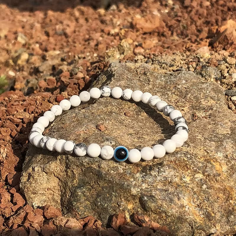 Olivenorma Armband mit runden Perlen aus Naturstein mit bösem Blick, 6 mm/8 mm - 8 mm - Howlith - image 5