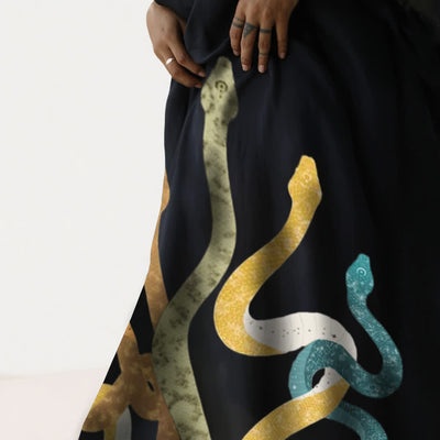 Olivenorma Schlangen-Kaftankleid in Schwarz