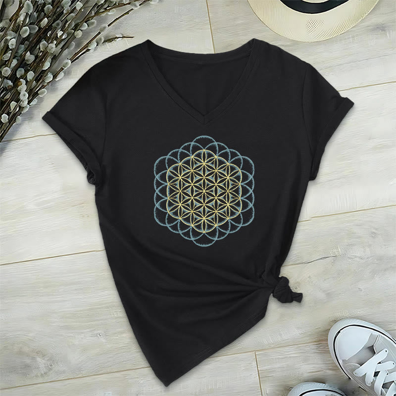 Olivenorma T-Shirt mit V-Ausschnitt und geometrischem Motiv „Blume des Lebens – Abwehr des Bösen“ - Schwarz - 2XL - image 10