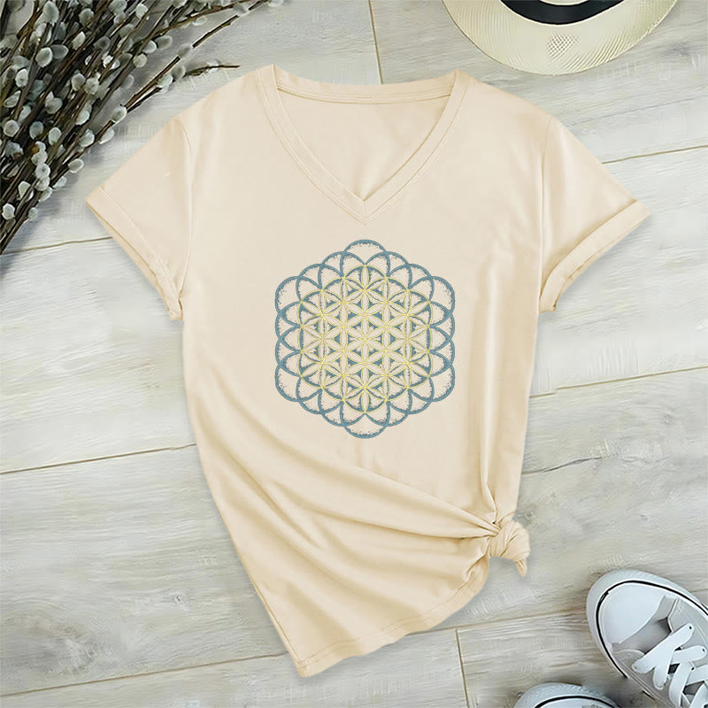 Olivenorma T-Shirt mit V-Ausschnitt und geometrischem Motiv „Blume des Lebens – Abwehr des Bösen“ - Beige - 2XL - image 16