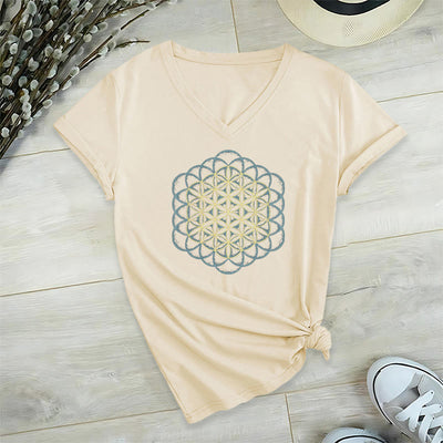 Olivenorma T-Shirt mit V-Ausschnitt und geometrischem Motiv „Blume des Lebens – Abwehr des Bösen“ - Beige - 2XL - image 16