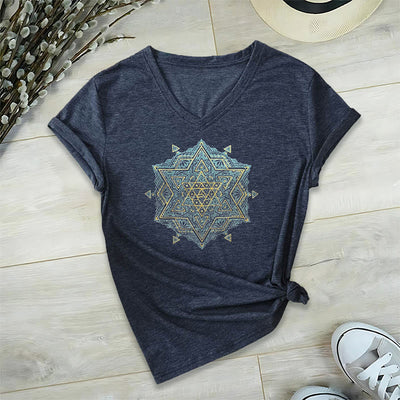 Olivenorma Metatros Würfelsymbol Heilige Geometrie Heilung Tee V-Ausschnitt Spirituelles T-Shirt - Marine - 2XL - image 21