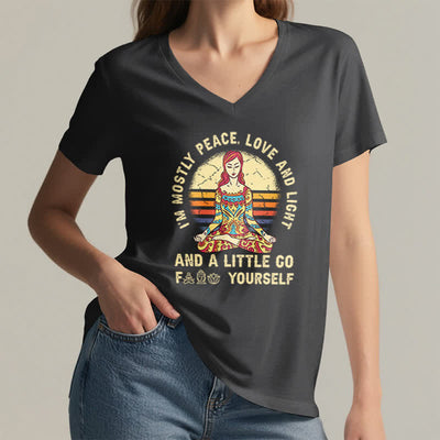 Olivenorma Yoga-T-Shirt „Ich bin hauptsächlich Frieden, Liebe und Licht“ - image 17