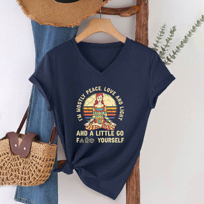 Olivenorma Yoga-T-Shirt „Ich bin hauptsächlich Frieden, Liebe und Licht“ - image 9