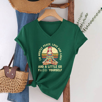 Olivenorma Yoga-T-Shirt „Ich bin hauptsächlich Frieden, Liebe und Licht“ - image 12