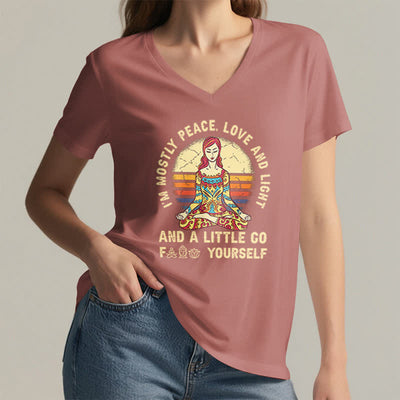 Olivenorma Yoga-T-Shirt „Ich bin hauptsächlich Frieden, Liebe und Licht“ - image 26