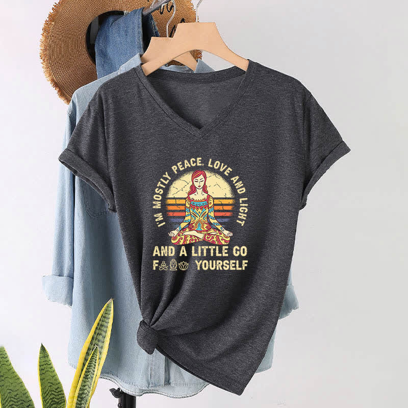 Olivenorma Yoga-T-Shirt „Ich bin hauptsächlich Frieden, Liebe und Licht“ - image 18