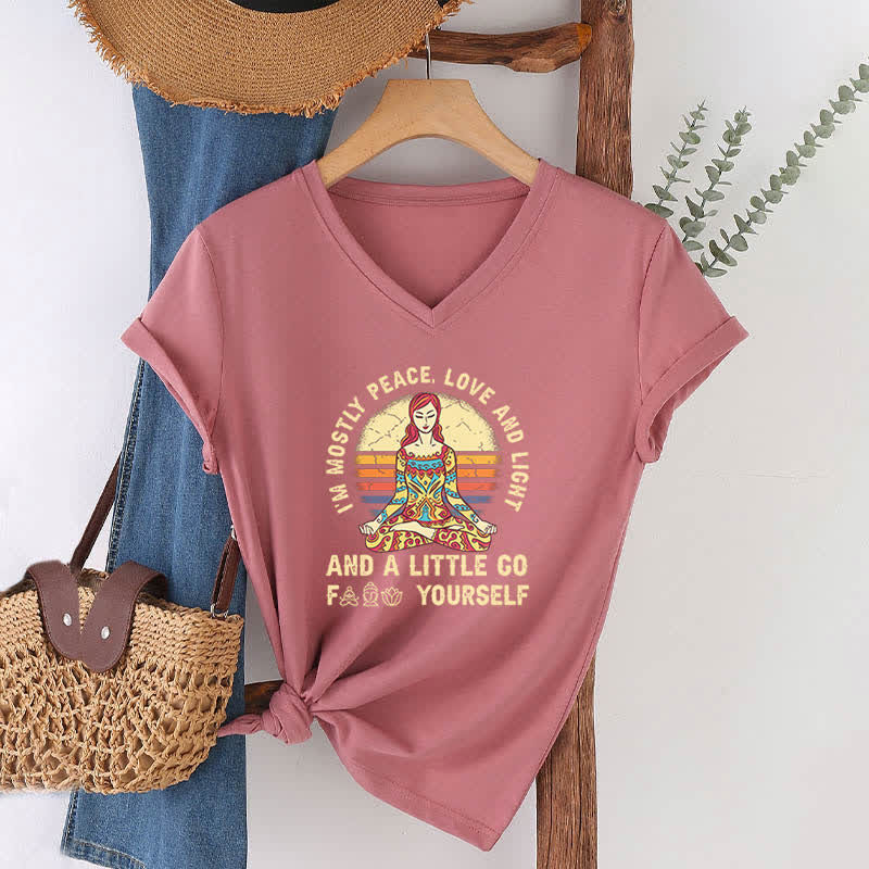 Olivenorma Yoga-T-Shirt „Ich bin hauptsächlich Frieden, Liebe und Licht“ - image 27