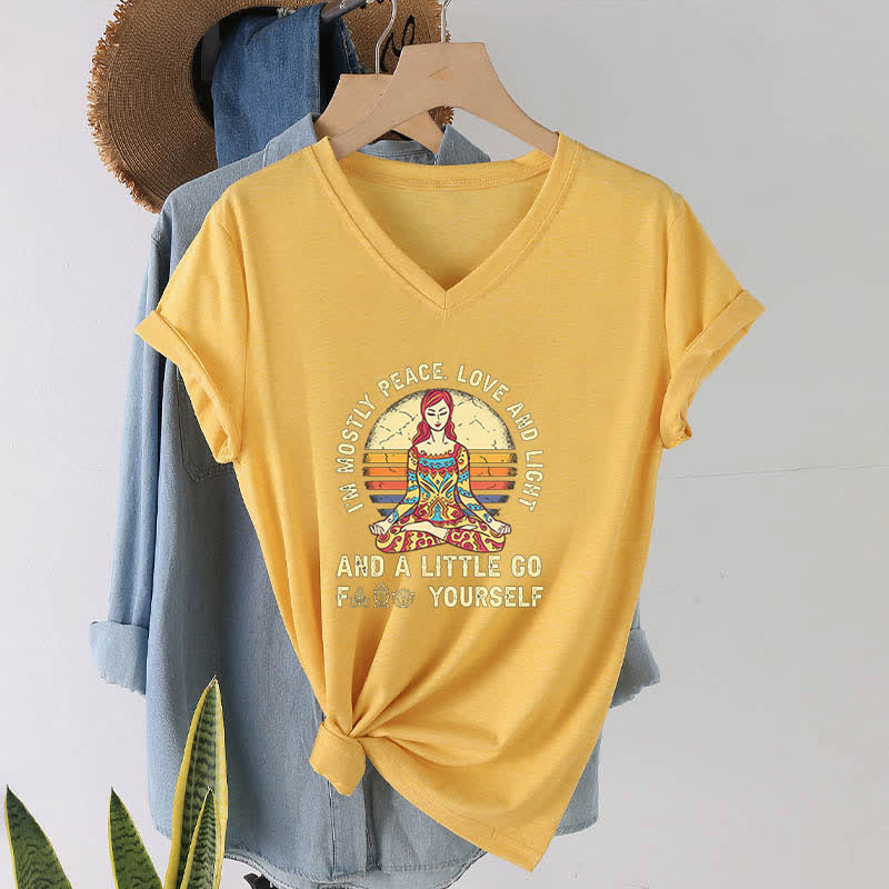 Olivenorma Yoga-T-Shirt „Ich bin hauptsächlich Frieden, Liebe und Licht“ - image 24
