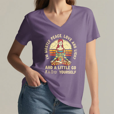 Olivenorma Yoga-T-Shirt „Ich bin hauptsächlich Frieden, Liebe und Licht“ - image 37