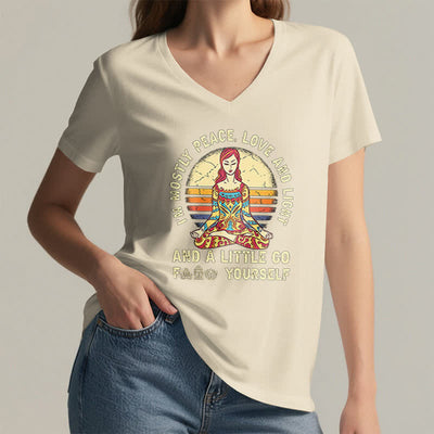 Olivenorma Yoga-T-Shirt „Ich bin hauptsächlich Frieden, Liebe und Licht“ - image 32