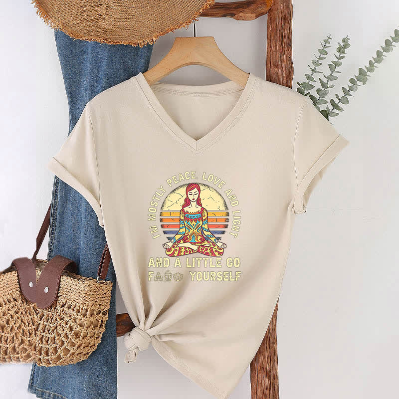 Olivenorma Yoga-T-Shirt „Ich bin hauptsächlich Frieden, Liebe und Licht“ - image 33