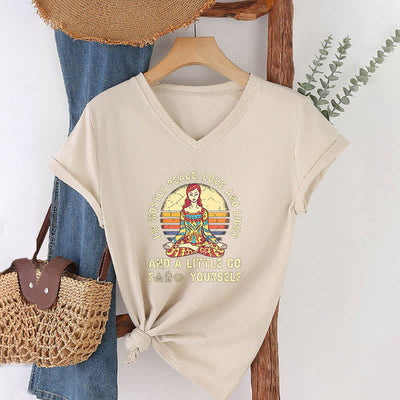 Olivenorma Yoga-T-Shirt „Ich bin hauptsächlich Frieden, Liebe und Licht“ - image 33