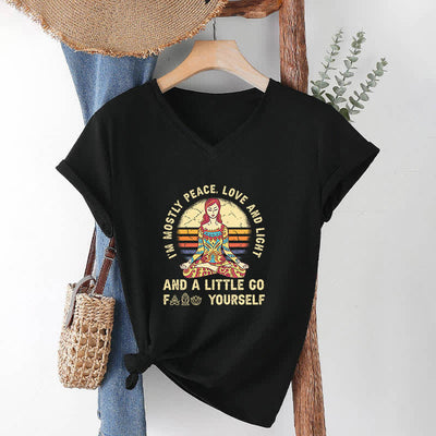 Olivenorma Yoga-T-Shirt „Ich bin hauptsächlich Frieden, Liebe und Licht“ - image 3