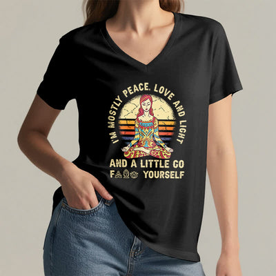 Olivenorma Yoga-T-Shirt „Ich bin hauptsächlich Frieden, Liebe und Licht“ - image 2