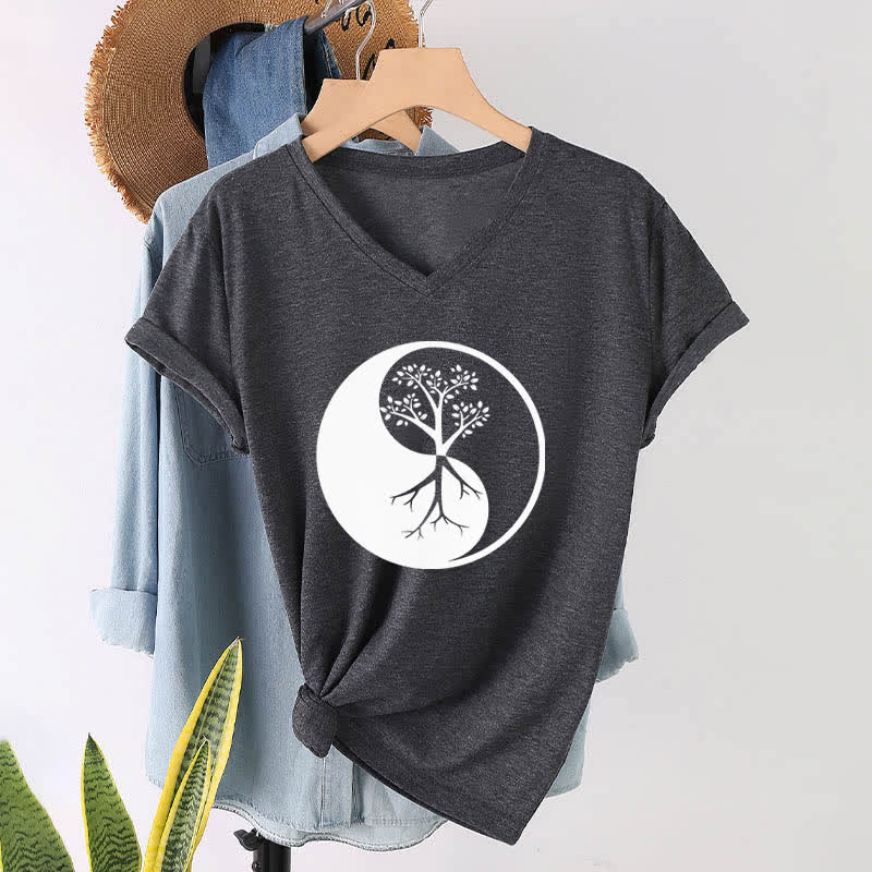 Olivenorma Yin Yang Baum Yoga Meditation T-Shirt mit V-Ausschnitt - image 3
