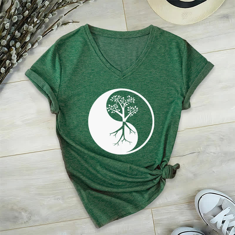 Olivenorma Yin Yang Baum Yoga Meditation T-Shirt mit V-Ausschnitt - Dunkelgrün - 2XL - image 8