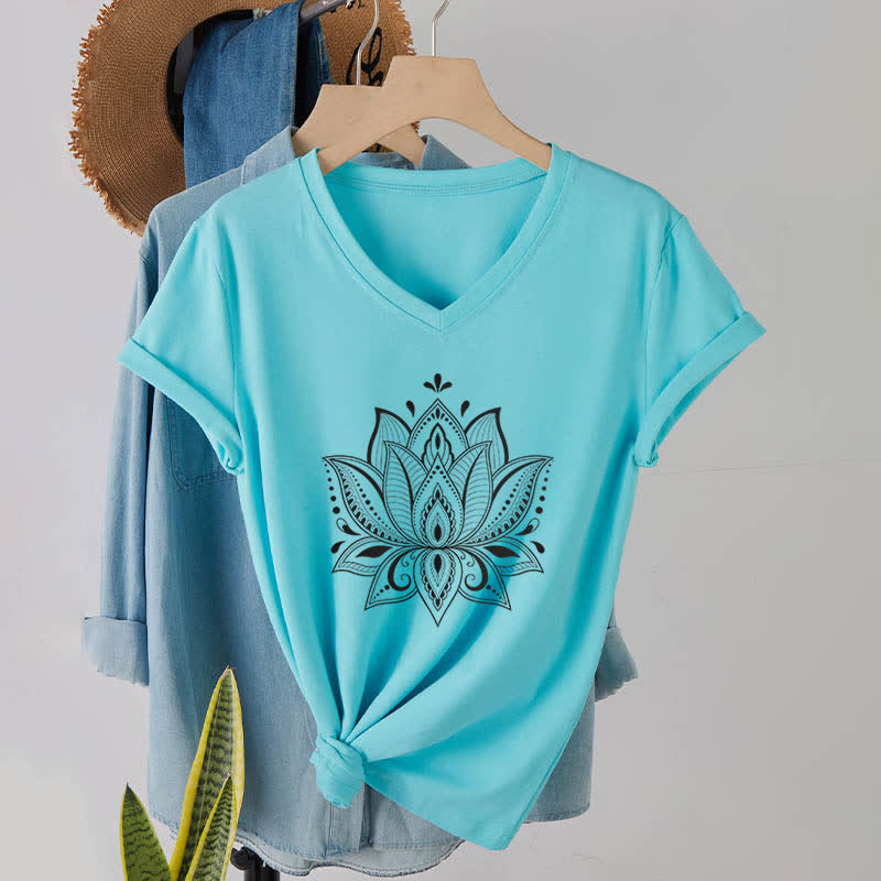 Olivenorma Mandala Lotusblume T-Shirt mit V-Ausschnitt - Seeblau - 2XL - image 24