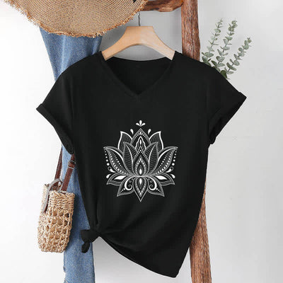 Olivenorma Mandala Lotusblume T-Shirt mit V-Ausschnitt - Schwarz - 2XL - image 14