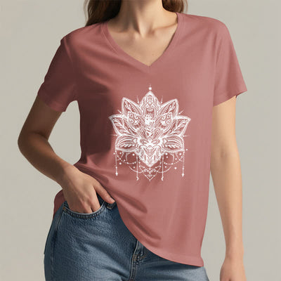 Olivenorma – T-Shirt mit V-Ausschnitt und Lotus-Print - image 2