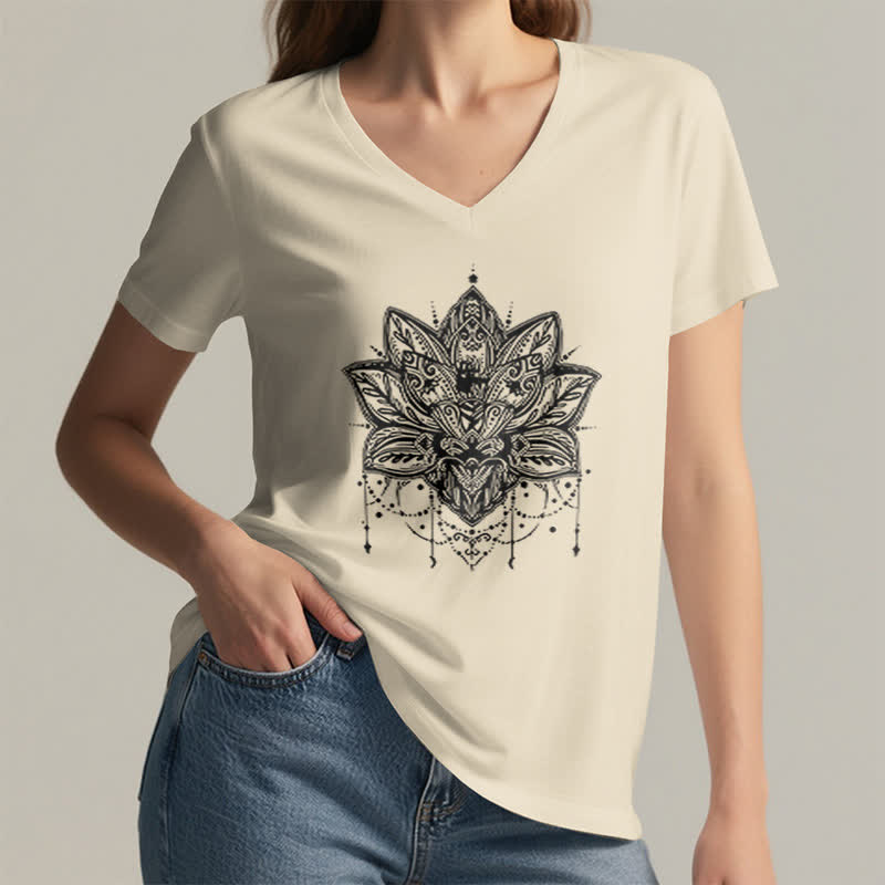 Olivenorma – T-Shirt mit V-Ausschnitt und Lotus-Print - image 22