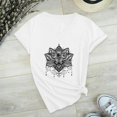 Olivenorma – T-Shirt mit V-Ausschnitt und Lotus-Print - Weiß - 2XL - image 3