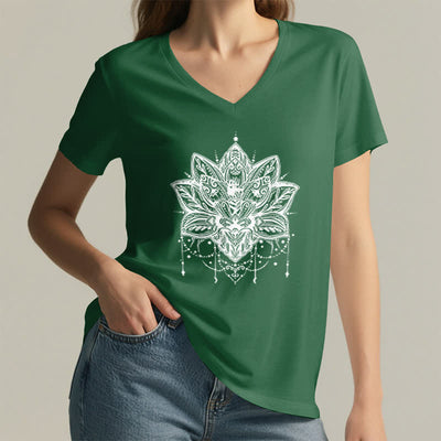 Olivenorma – T-Shirt mit V-Ausschnitt und Lotus-Print - image 8