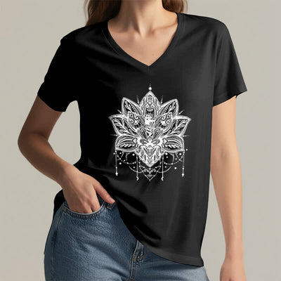 Olivenorma – T-Shirt mit V-Ausschnitt und Lotus-Print - image 14