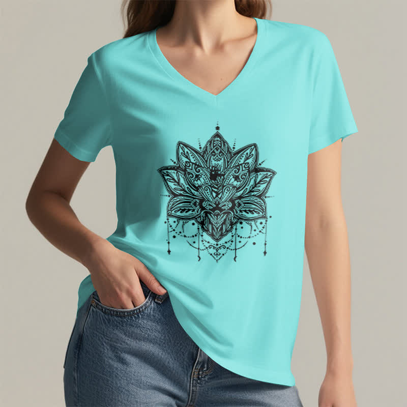 Olivenorma – T-Shirt mit V-Ausschnitt und Lotus-Print - image 24