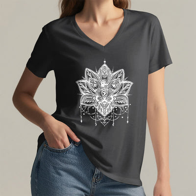 Olivenorma – T-Shirt mit V-Ausschnitt und Lotus-Print - image 12