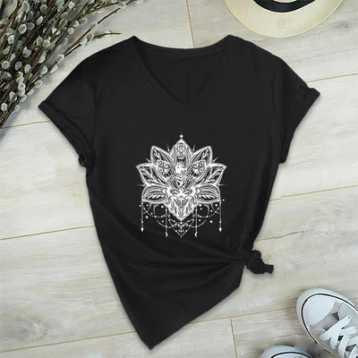Olivenorma – T-Shirt mit V-Ausschnitt und Lotus-Print - Schwarz - 2XL - image 13