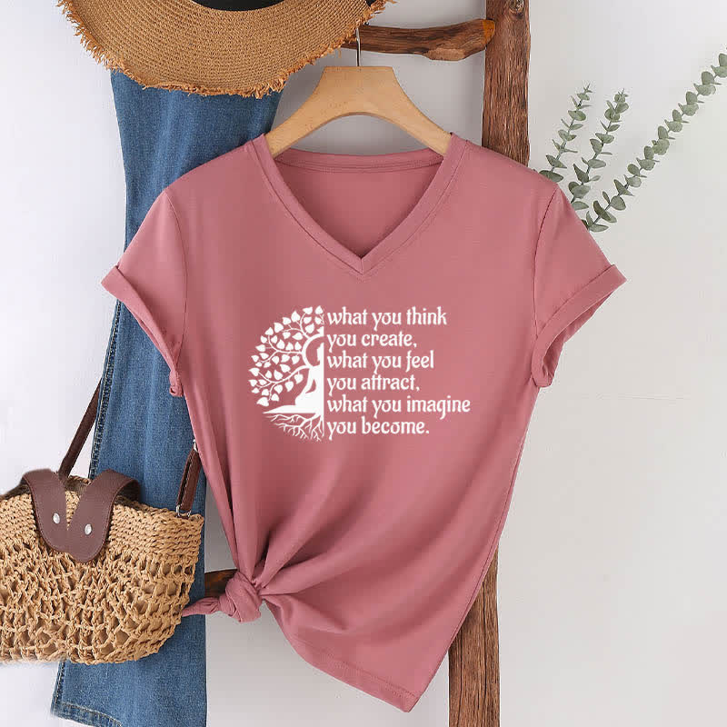 Olivenorma T-Shirt mit V-Ausschnitt „Was du denkst, erschaffst du“ - Rosa - 2XL - image 17