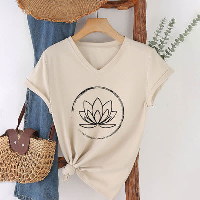 Olivenorma Boho-T-Shirt mit lockerem V-Ausschnitt und Lotusblume - Khaki - 2XL - image 21